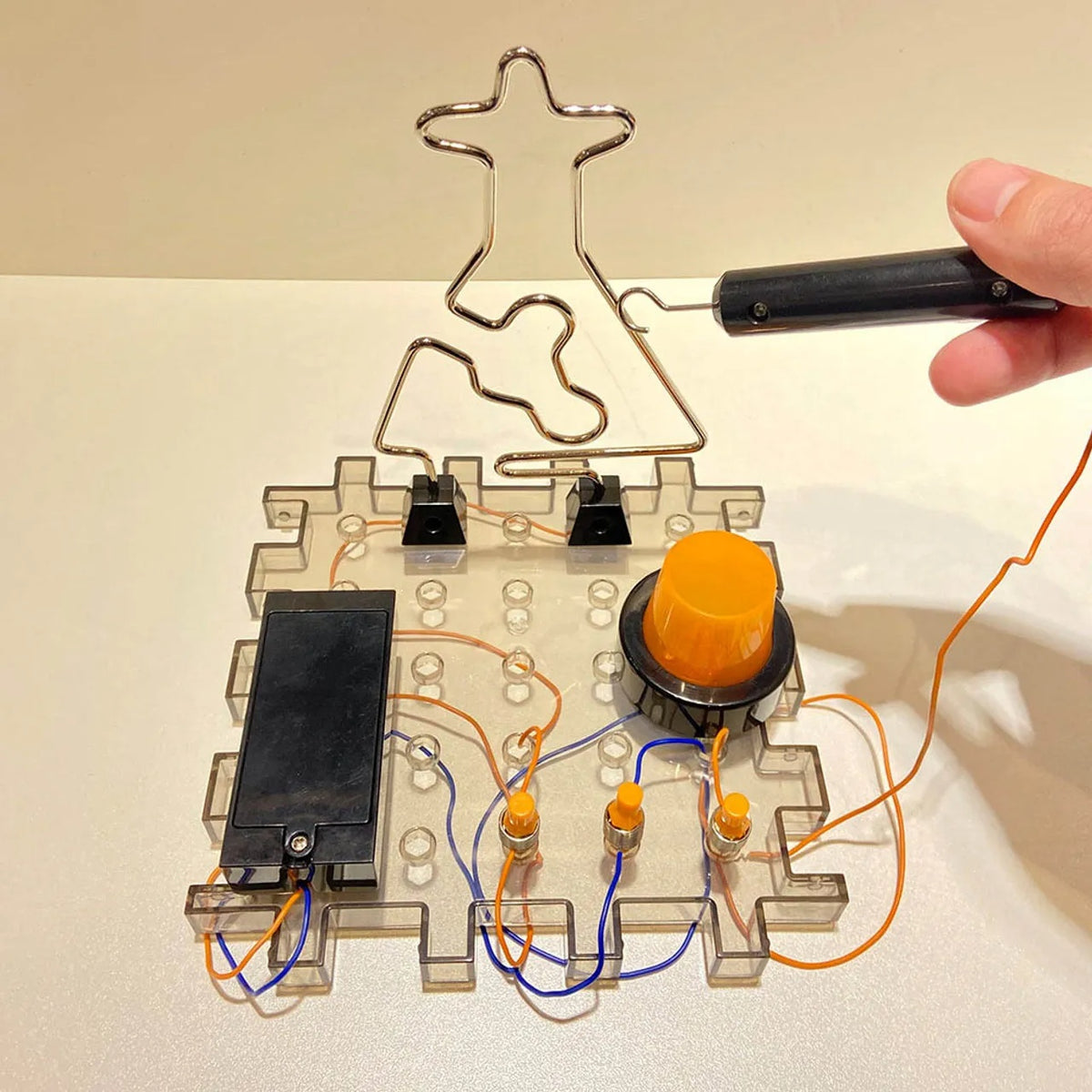 Discovery Circuitry Action Wire Trap Experiment Set for Kids