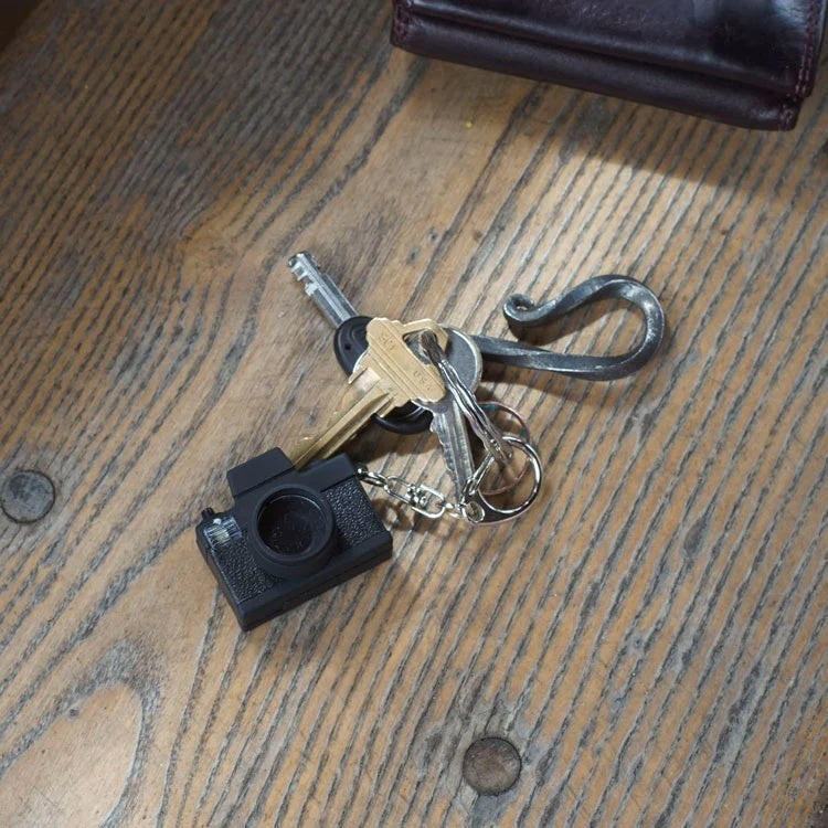 Kikkerland - Camera Led Keychain Carded/Cdu - Code Y904