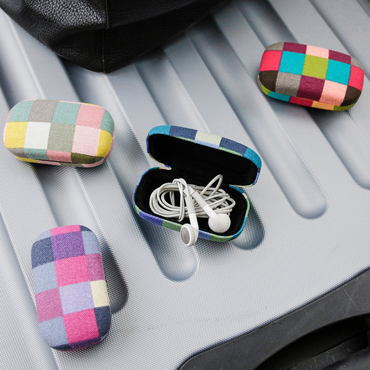 Kikkerland -  Travel Case Plaid Assorted