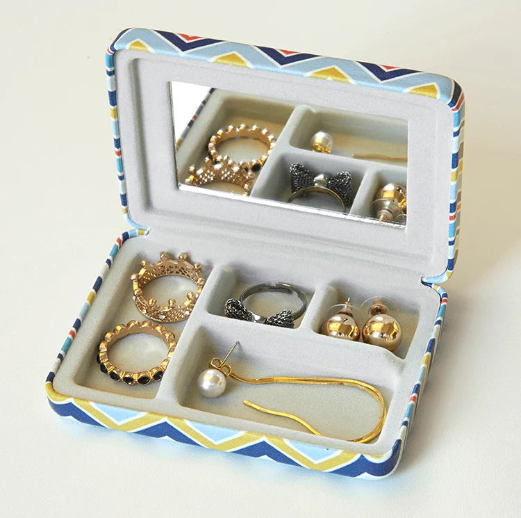 Kikkerland -  Portable Striped Jewelry Case