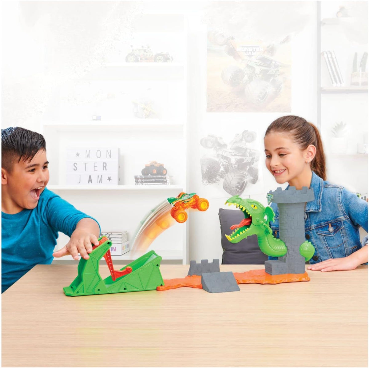 Monster Jam Dueling Dragon Playset - Truck Stunt Set