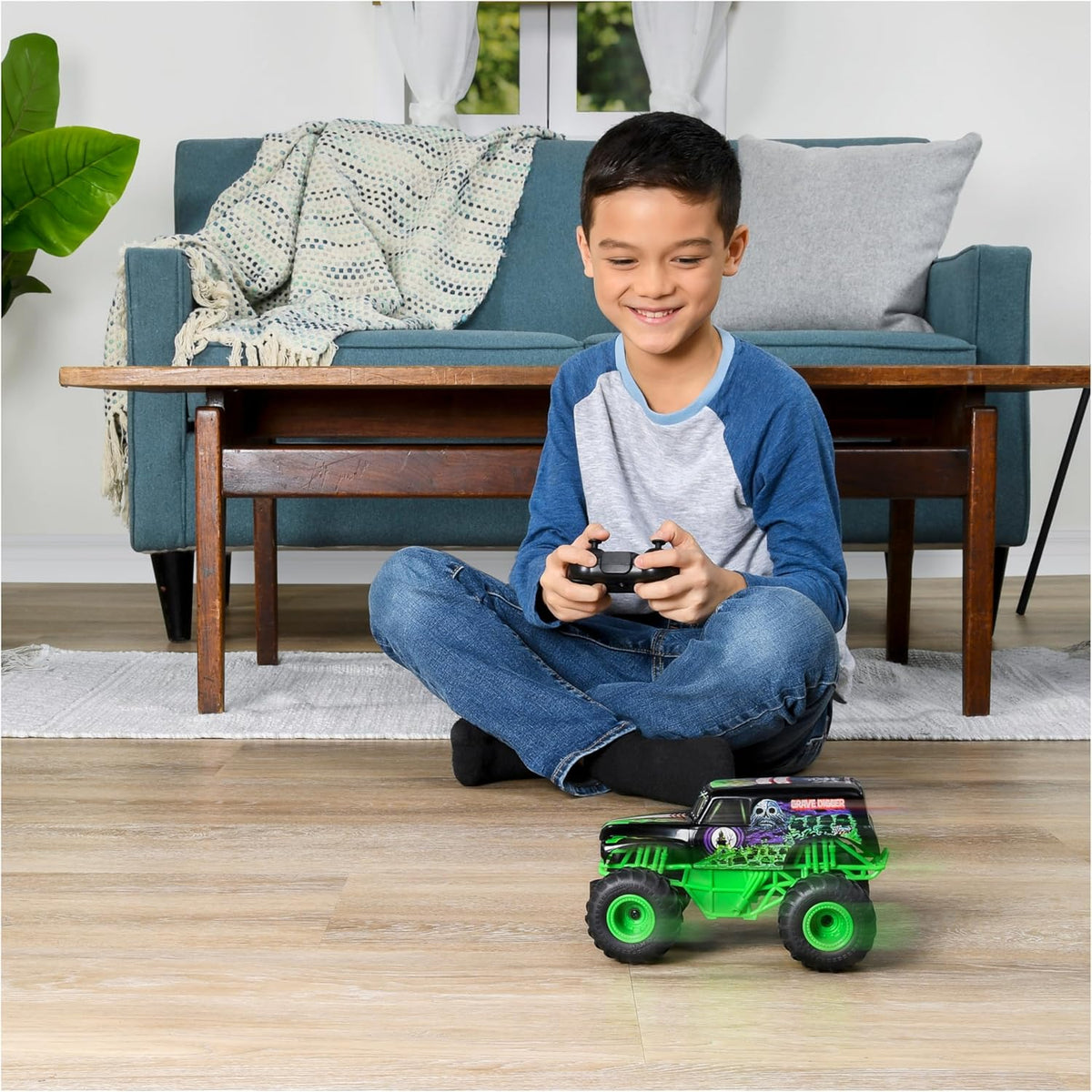 Monster Jam RC 1:24 Grave Digger - Remote Control Truck