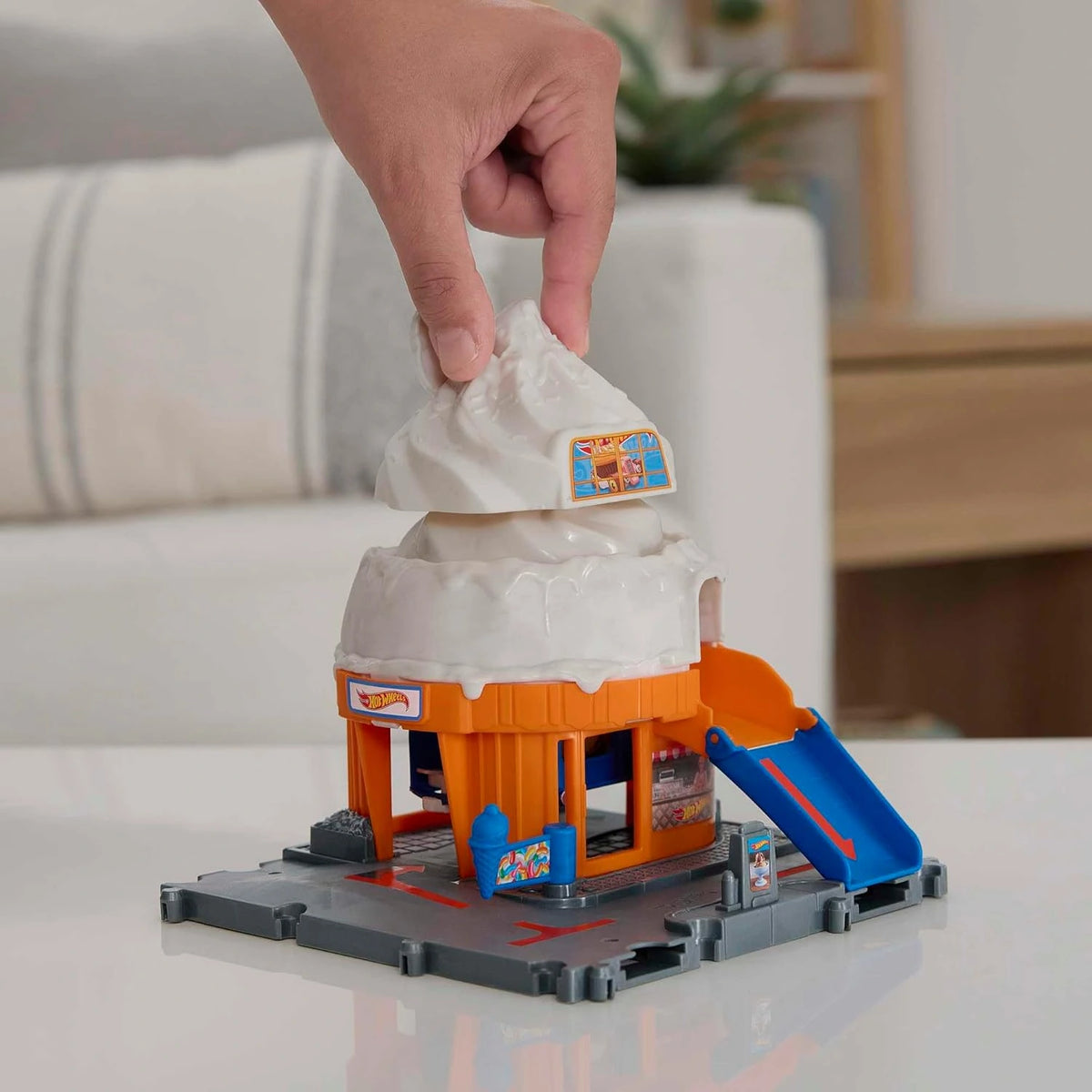 Hot Wheels Ice Cream Swirl Track Set