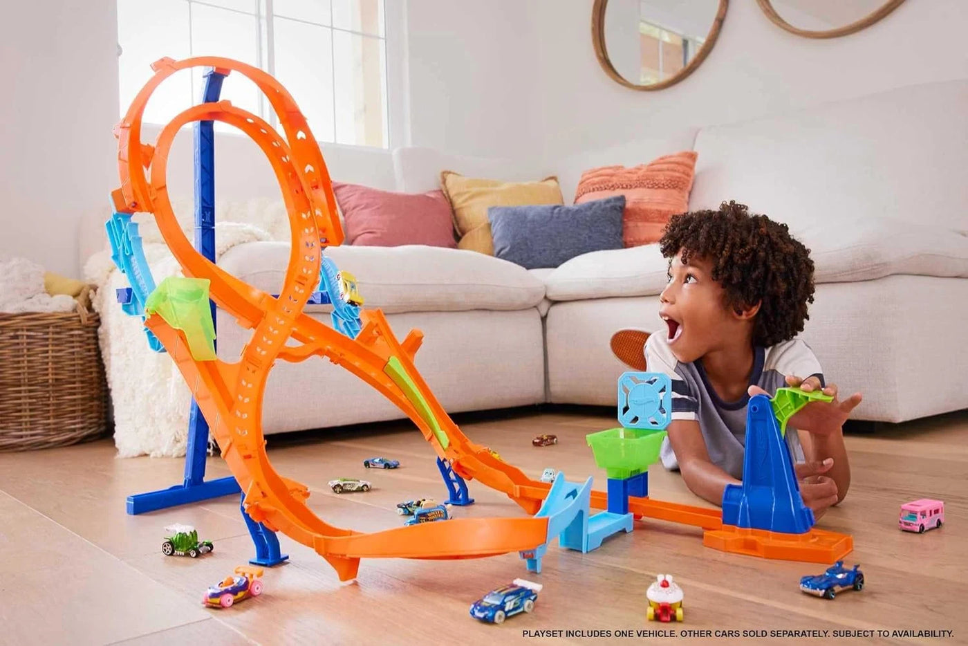 Hot Wheels Figure-8 Jump Track Set with Vehicle